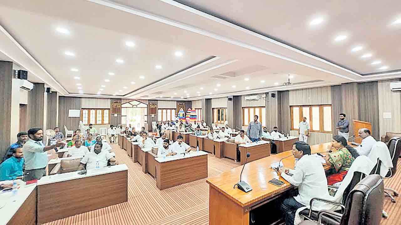 వర్షాకాలంలో ప్రజలకు ఇబ్బందులు తలెత్తకుండా చర్యలు