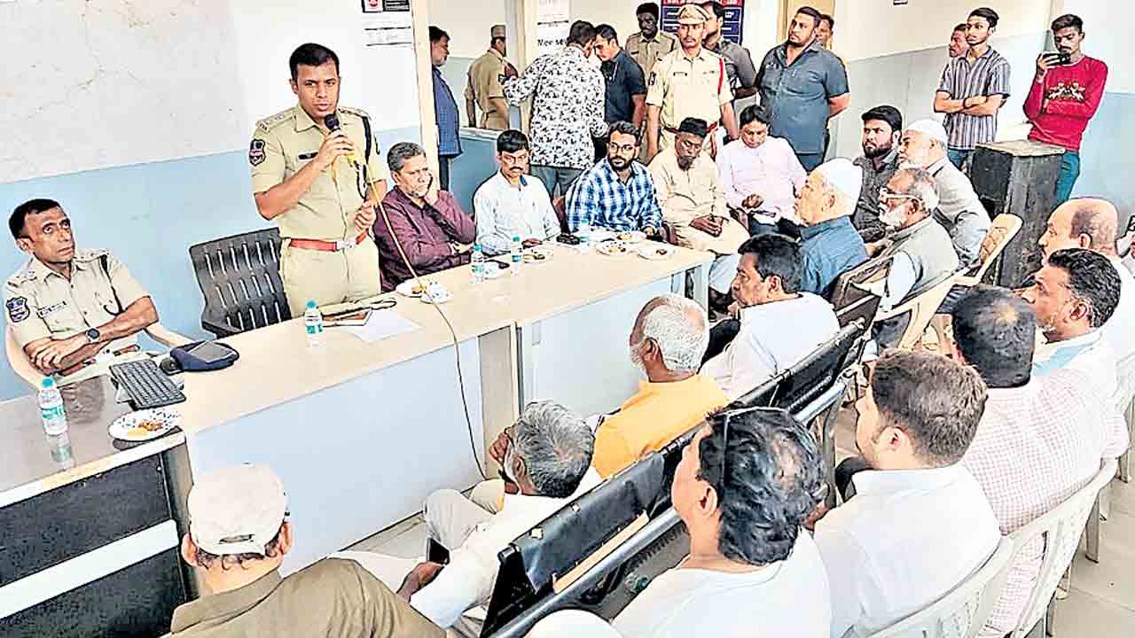 పండుగలను ప్రశాంతంగా జరుపుకోవాలి