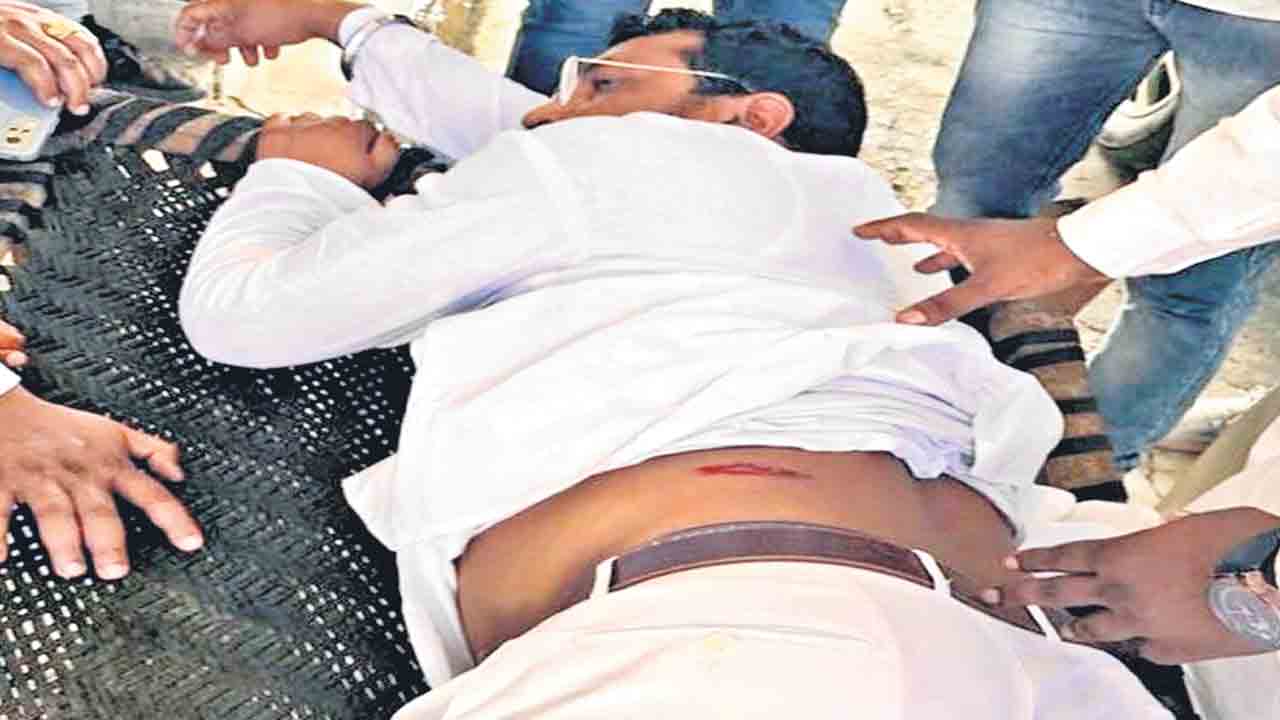 యూపీలో దళిత నేతపై కాల్పులు