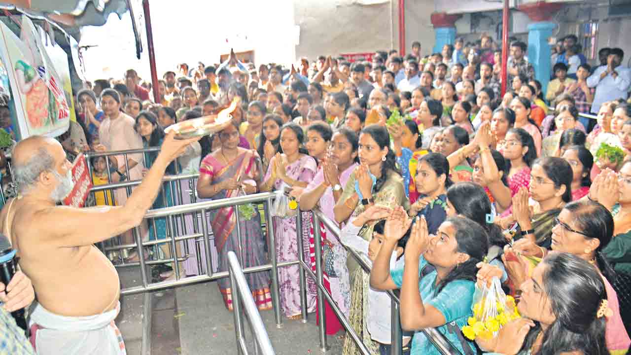 వెల్లివిరిసిన ఆధ్యాత్మికత