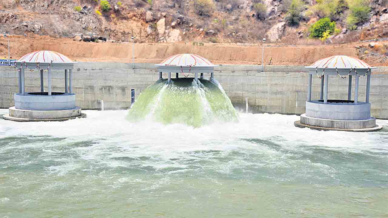 హైదరాబాద్‌ అండతో తెలంగాణ పచ్చబడితే మరి ముంబైతో మహారాష్ట్ర ?