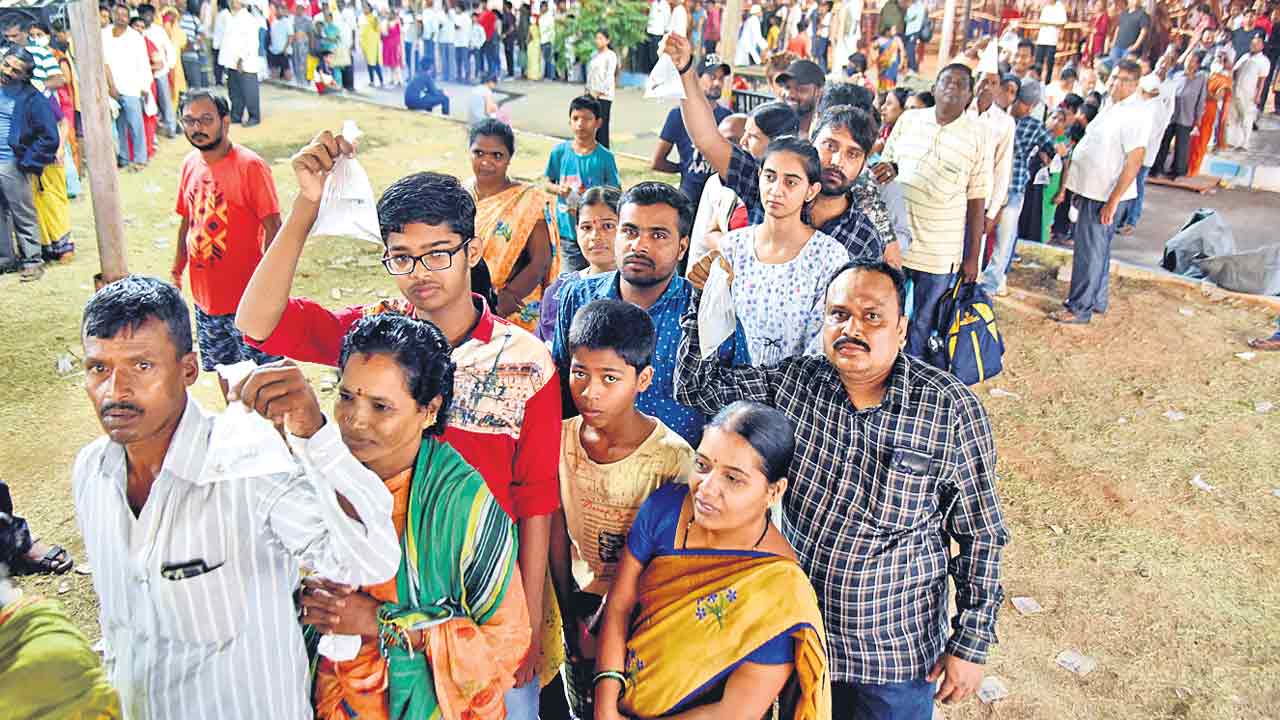 ముగిసిన చేప ప్రసాదం పంపిణీ