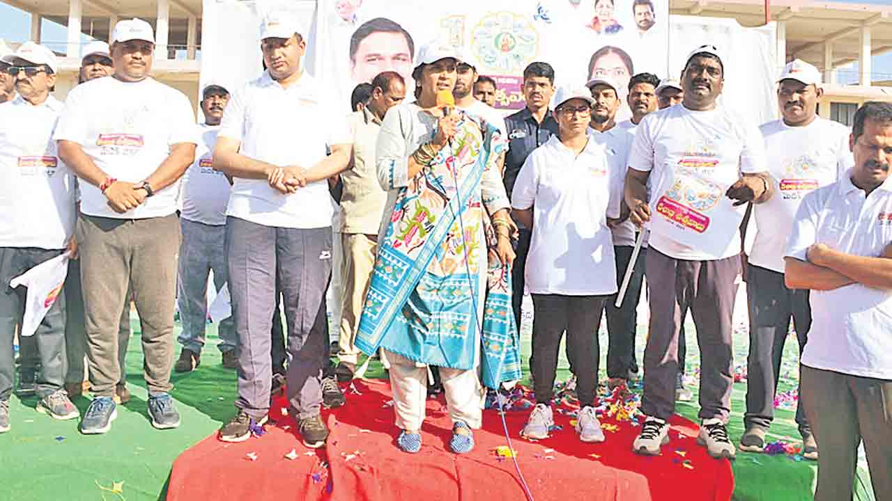 పండుగ‌లా ద‌శాబ్ది ఉత్స‌వాలు