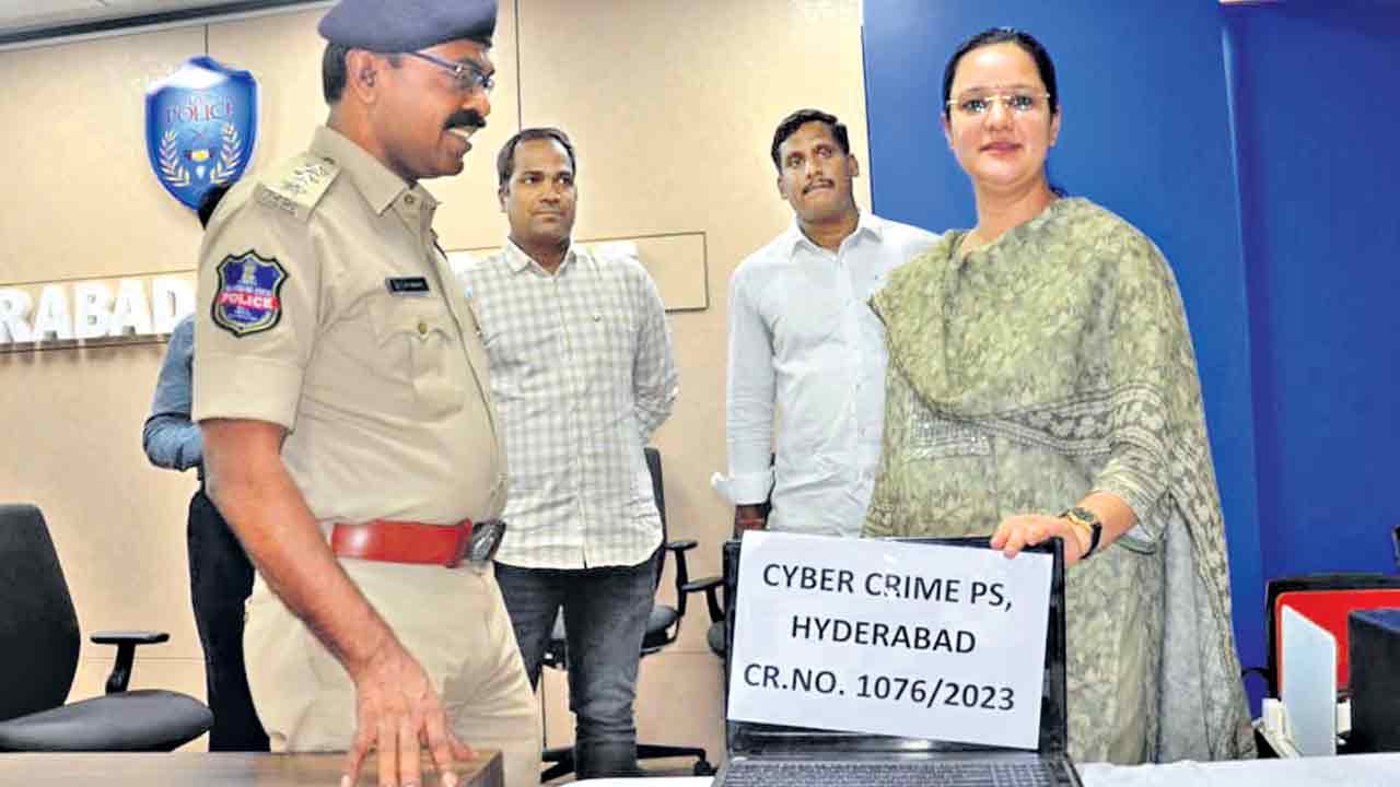 పసుపు కొమ్ములు ప్యాక్‌చేసి పేరు మార్చి