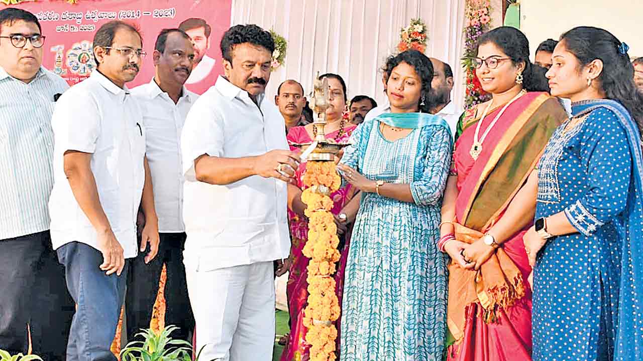 కేసీఆర్ విజన్తో 24 గంటలూ విద్యుత్