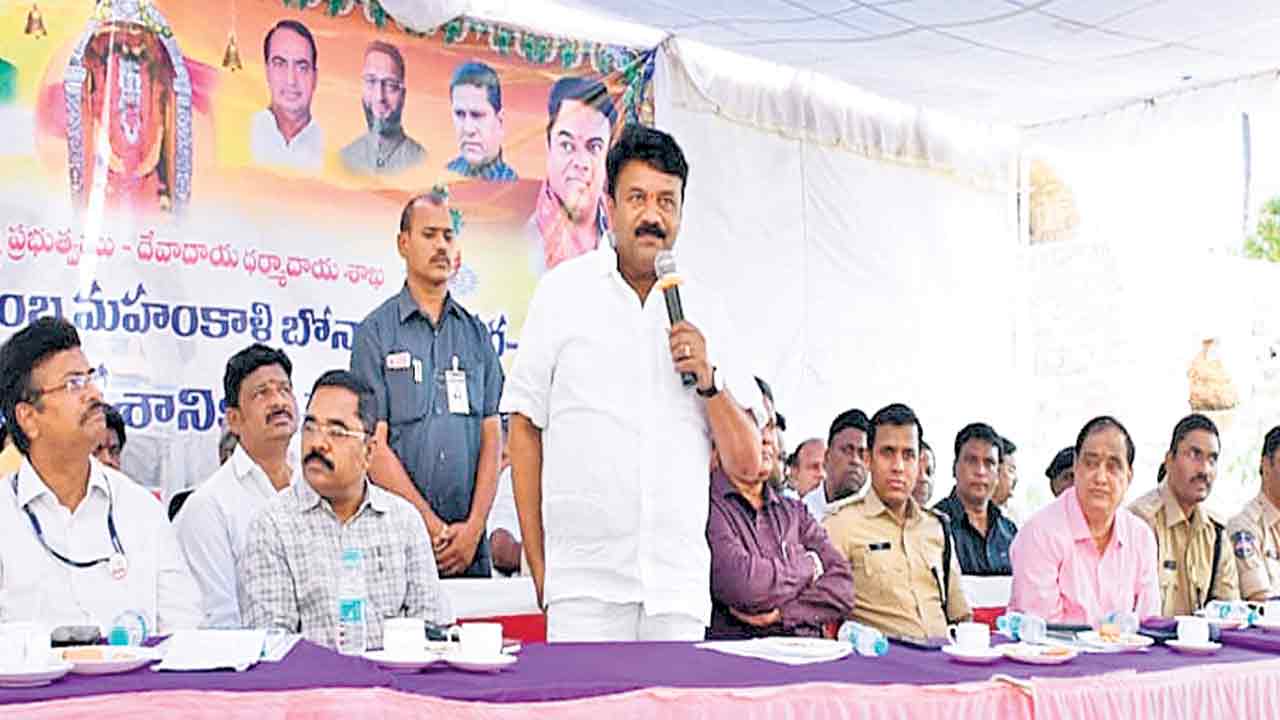 గోల్కొండ బోనాలకు 10 లక్షలు