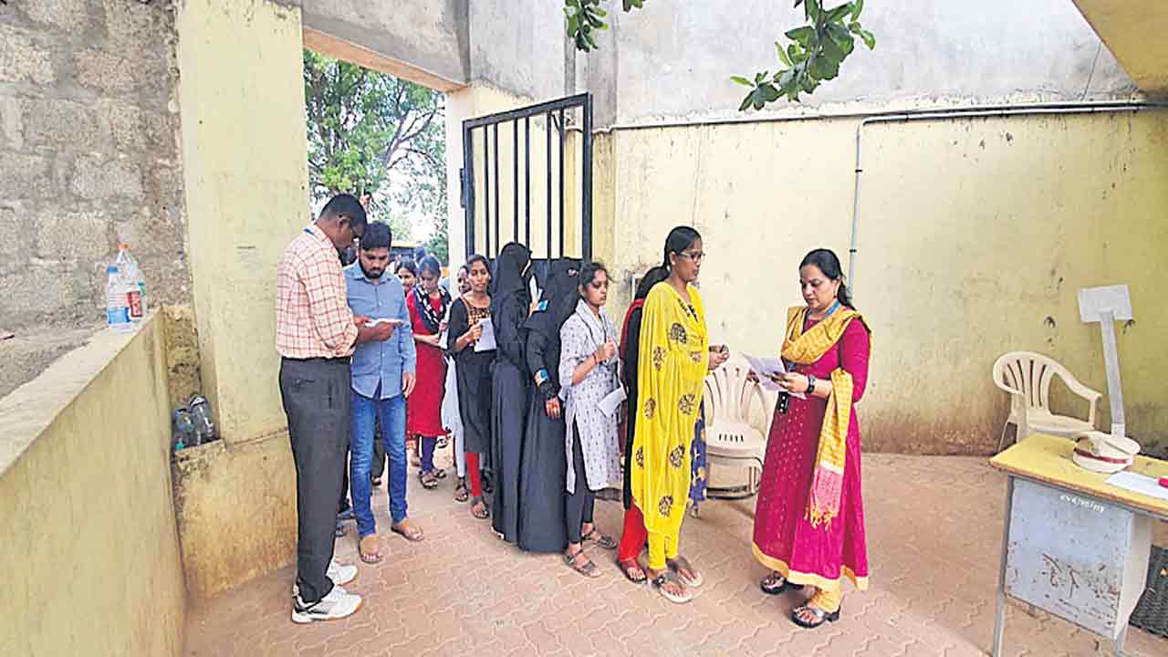 సజావుగా గ్రూప్‌-1 పరీక్ష