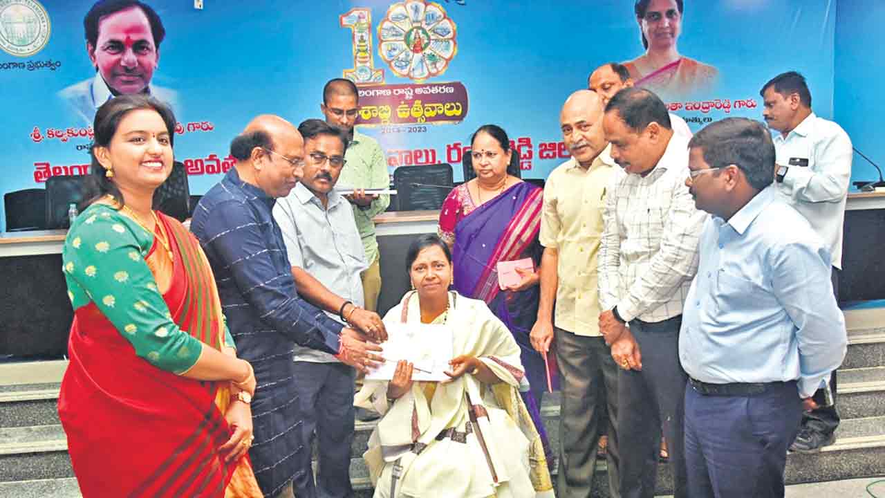 సాహితీ వేడుక..సంబురంగా..