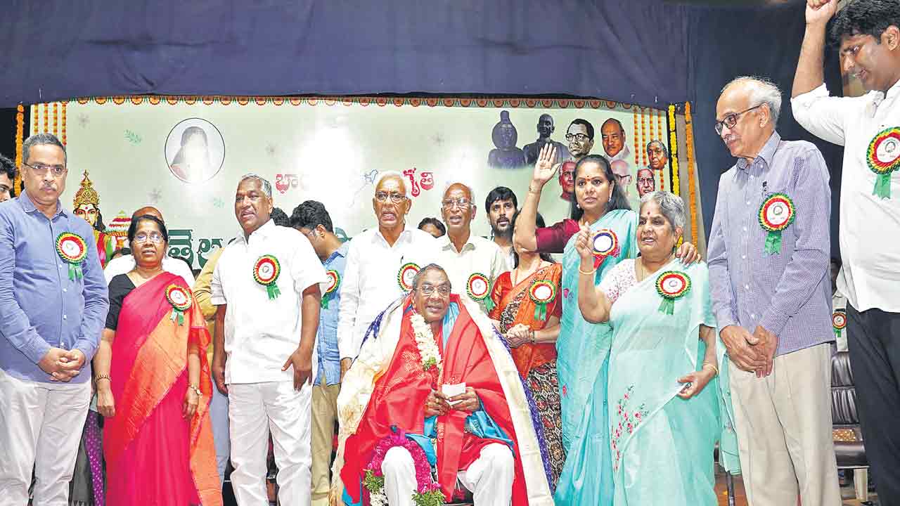 తంగేడుపూలు కావవి.. బంగారు పూలు