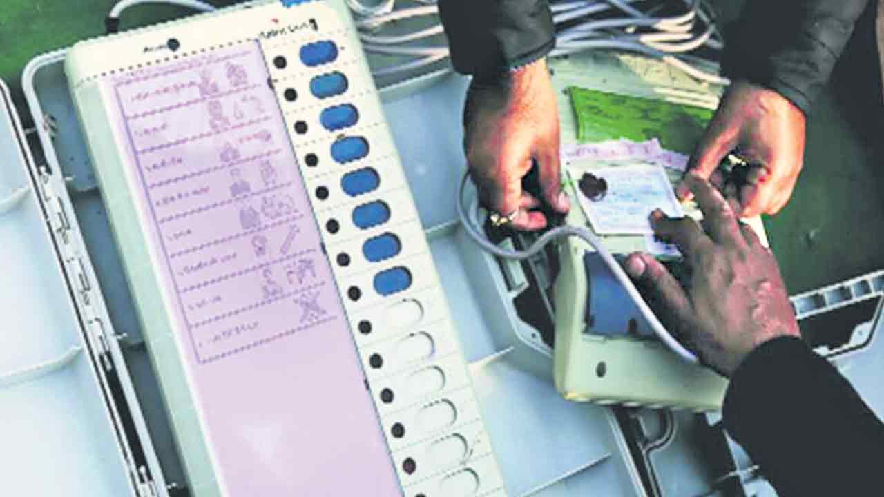 EVM Tampering |  ఈవీఎం హ్యాకింగ్‌ సాధ్యమే.. పలుమార్లు నిరూపించి చూపిన సైబర్‌ నిపుణులు