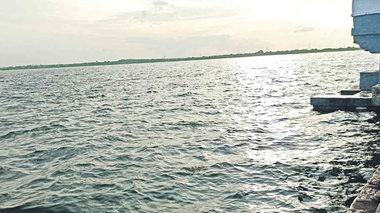 పెద్ద చెరువు కట్ట సుందరీకరణ