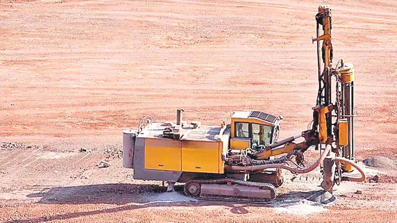 China |  భూమి పుట్టుక, కాలక్రమంలో వచ్చిన మార్పులను తెలుసుకోవడానికి చైనాలో 10 కిలోమీటర్ల లోతుకు బోర్‌వెల్‌