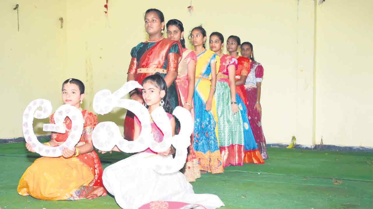 పండుగ వాతావరణంలో మహిళా సంక్షేమ దినోత్సవం