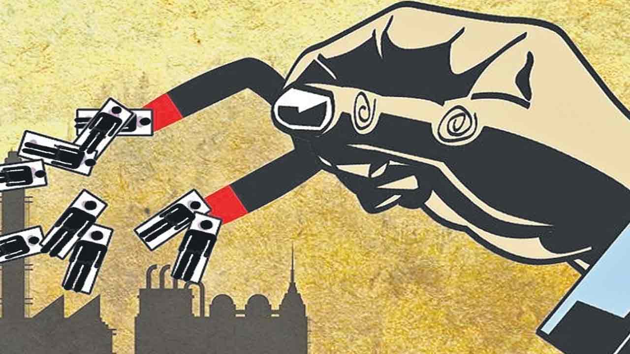 PSU’s |  పీఎస్‌యూల్లో కొలువుల కోత.. పదేండ్లలో 2.7 లక్షల కొలువులు మాయం