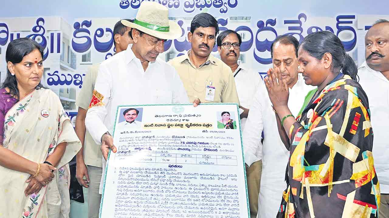 CM KCR |  వృత్తి కులాలకు లక్ష సాయం.. రెండో విడత గొర్రెల పంపిణీ షురూ.. మంచిర్యాలలో కొత్త కార్యక్రమాలకు శ్రీకారం చుట్టిన సీఎం కేసీఆర్‌