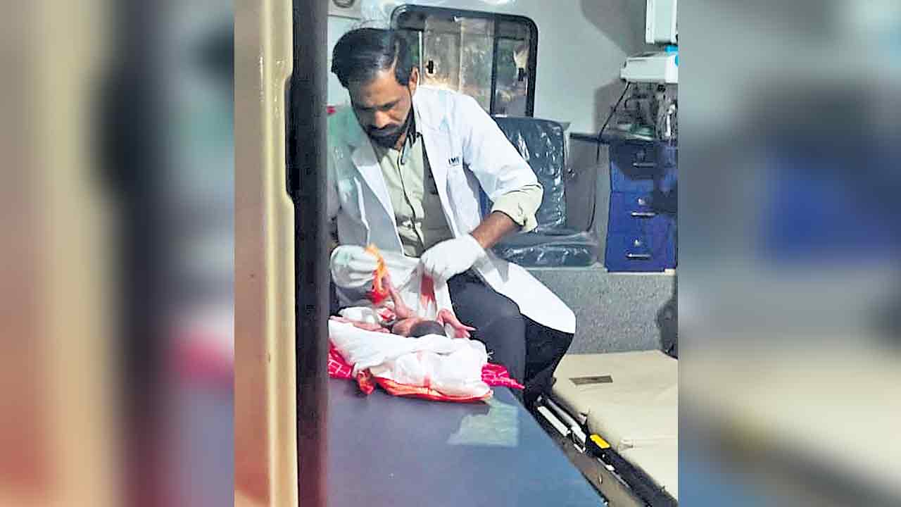 అర్ధరాత్రి అరుగుపై అప్పుడే పుట్టిన శిశువు