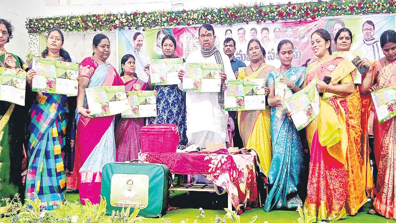 మహిళా సంక్షేమానికి అధిక ప్రాధాన్యం