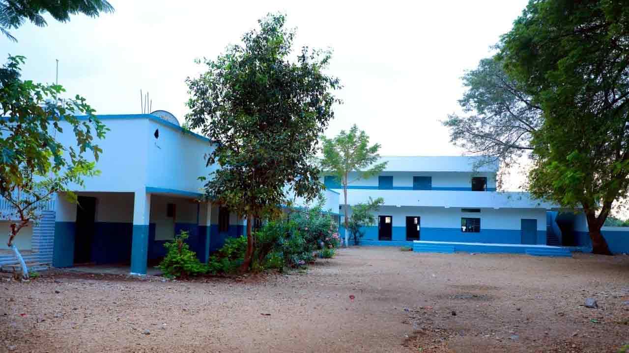 సకల సదుపాయాలు.. మెరుగైన బోధన