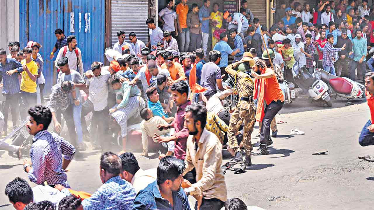 మహారాష్ట్రలో చిచ్చురేపిన సోషల్‌మీడియా పోస్టులు