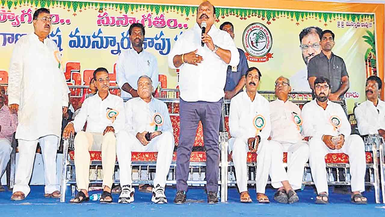 ఐకమత్యంతోనే ఏదైనా సాధించవచ్చు