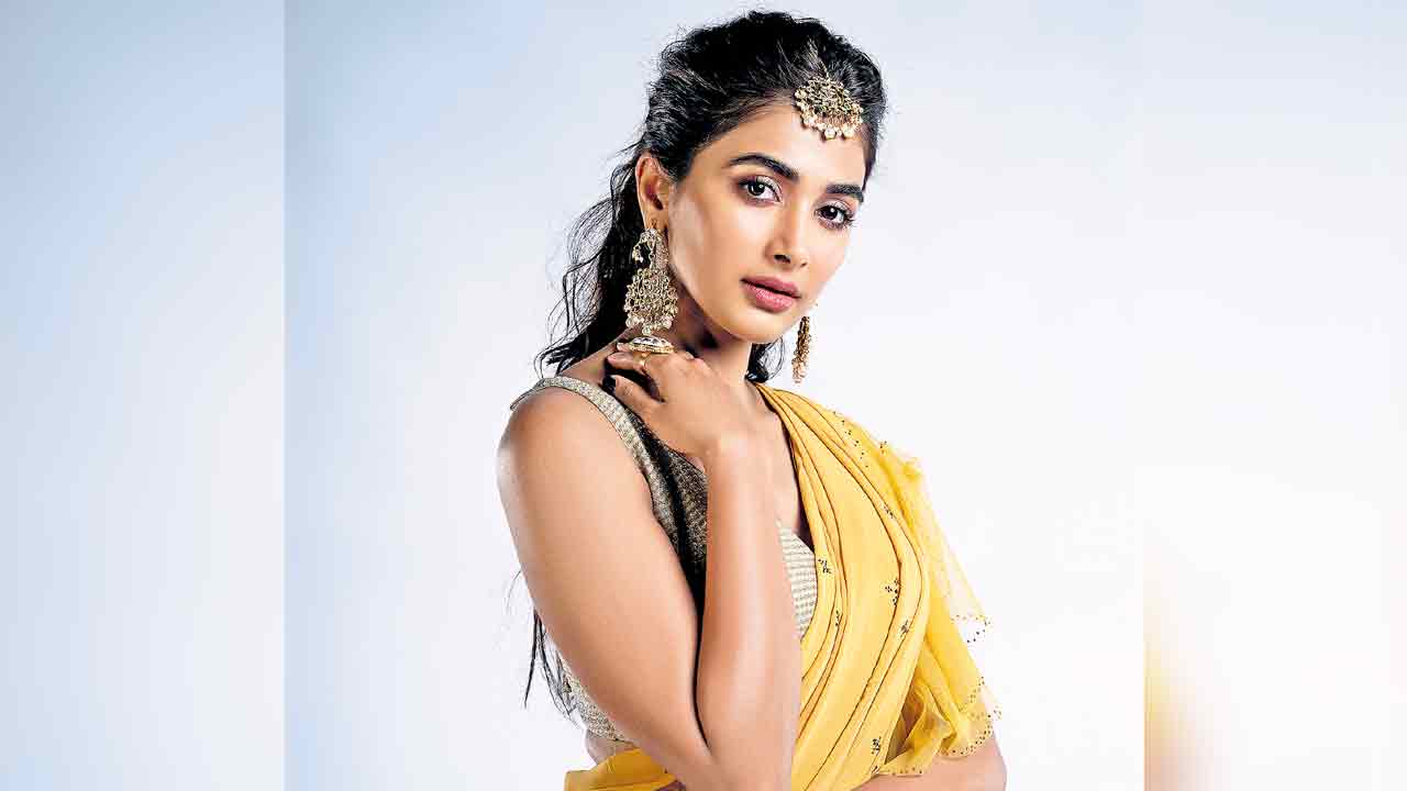 విజయ్‌తో ఆటపాట