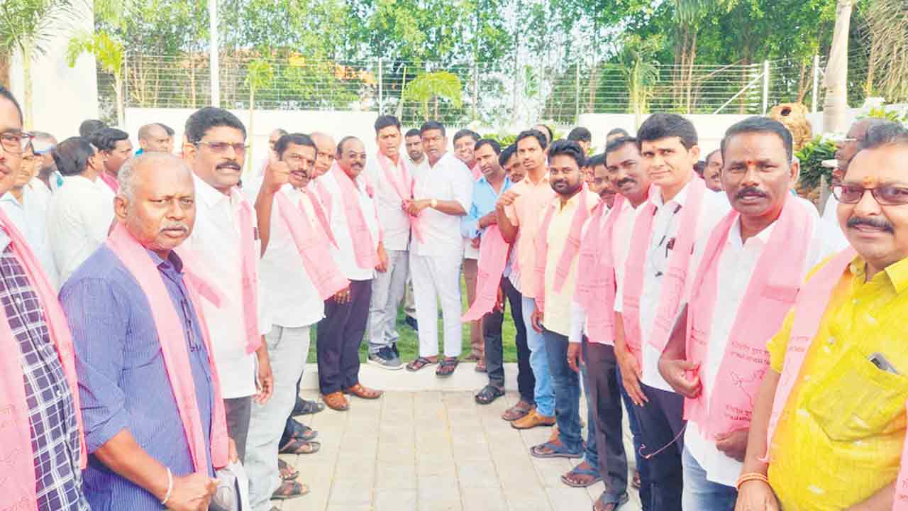 బీఆర్‌ఎస్‌లో చేరికల జోరు