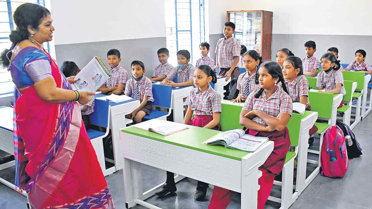 Command Control Centre |  పాఠశాల విద్యాశాఖలోనూ కమాండ్‌ కంట్రోల్‌.. పనితీరు ఇలా..