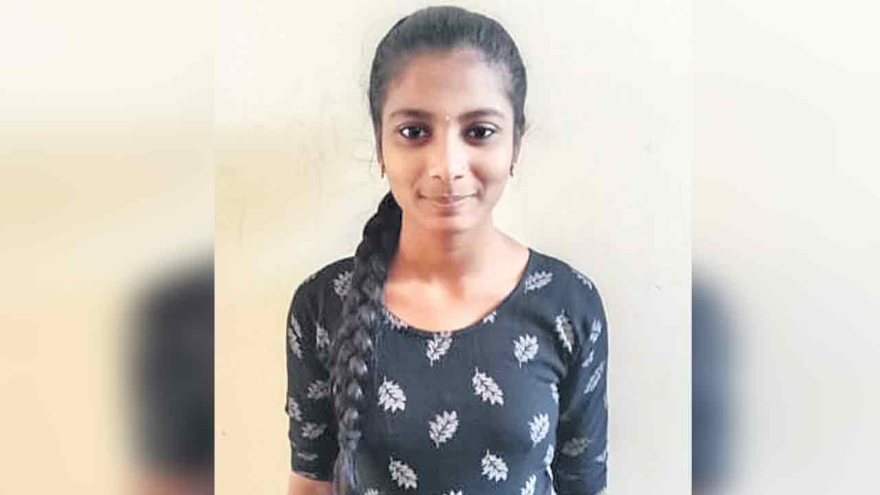 ఆర్జీయూకేటీ విద్యార్థిని ఆత్మహత్య