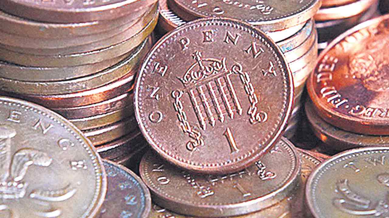 Pennies |  హత విధీ.. పెన్నీ నిధి.. 10 లక్షల రాగి నాణేల్ని నగదుగా మార్చుకోవడమెలా అని దిగాలు చెందుతున్న అమెరికన్ కుటుంబం