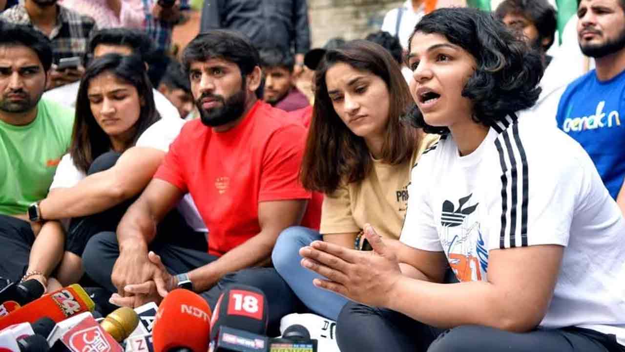 బ్రిజ్‌పై ఇక కోర్టులోనే పోరాడతాం: రెజ్లర్లు