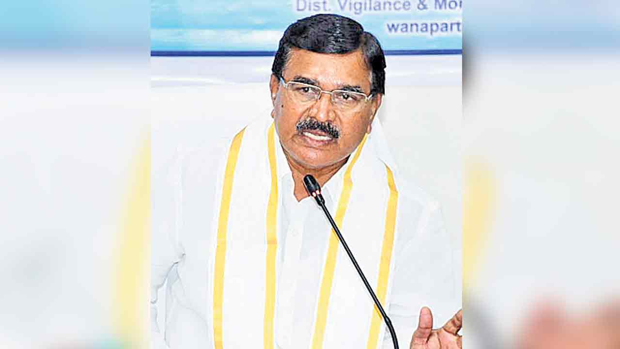 పత్తి విత్తనాల కొరత సృష్టిస్తే చర్యలు