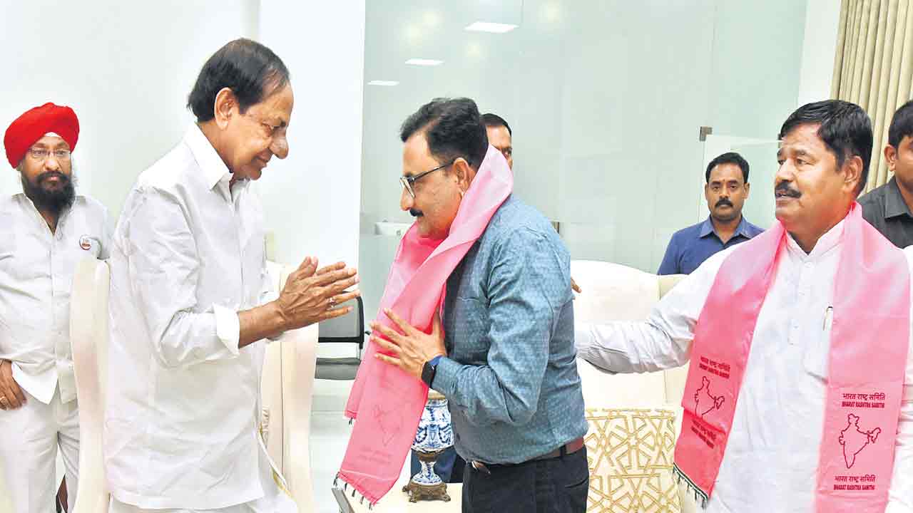 BRS | బీఆర్‌ఎస్‌కు జై కొట్టిన నాగ్‌పూర్‌, ఔరంగాబాద్‌.. 30 మంది కీలక నేతలు బీఆర్‌ఎస్‌లోకి