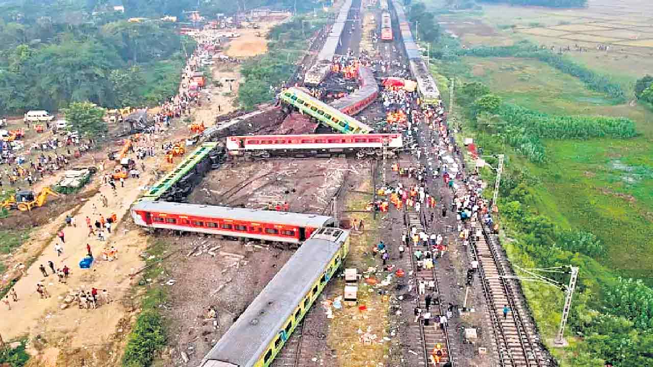 India Railway |  దారిమళ్లిన రైల్వే సేఫ్టీ ఫండ్‌.. నిధుల విడుదలలోనూ మోదీ సర్కారు నిర్లక్ష్యం