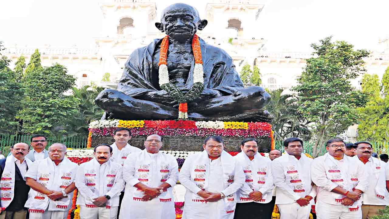 శాసనమండలి, అసెంబ్లీ ప్రాంగణాల్లో వేడుకలు