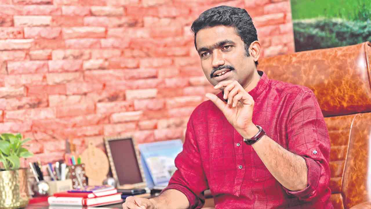 Professor Sunil kumar |  ధరణి రద్దు మూర్ఖపు మాట.. డిజిటల్ రికార్డులతోనే అవినీతికి చెక్: భూచట్టాల నిపుణుడు, ప్రొఫెసర్ సునీల్కుమార్