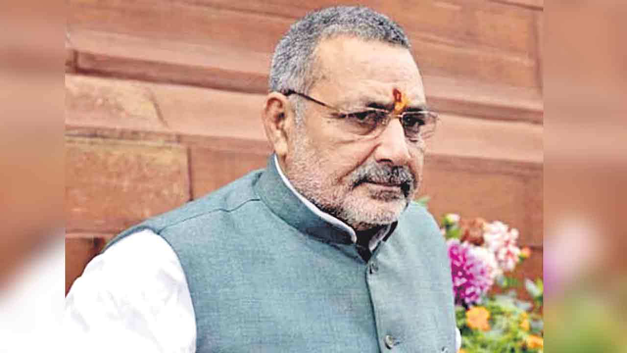 Union Minister Giriraj singh |  గాడ్సే సుపుత్రుడైతే.. వీరప్పన్‌, దావూద్‌ ఎవరు?.. కేంద్ర మంత్రిపై విపక్షాల మండిపాటు