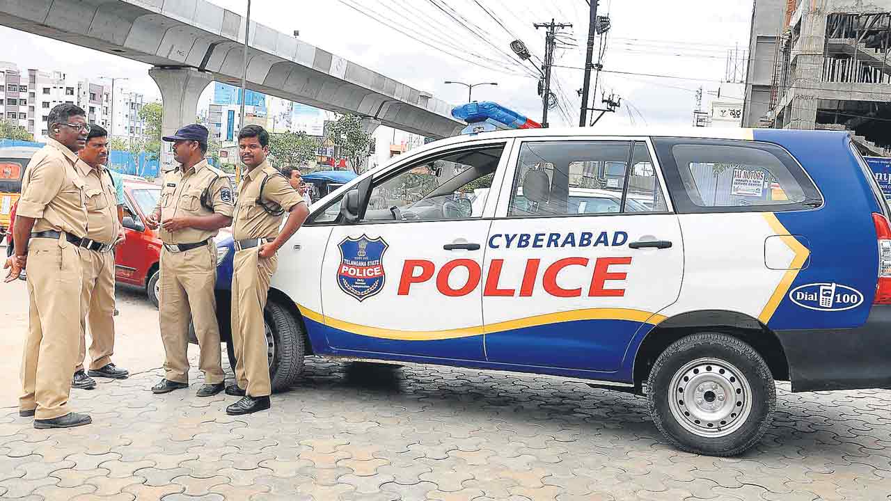 Dial 100 |  డయల్‌ 100కు పెరిగిన కాల్స్‌ తాకిడి.. ఐదు నిమిషాల్లో ఆపద్బాంధవులు