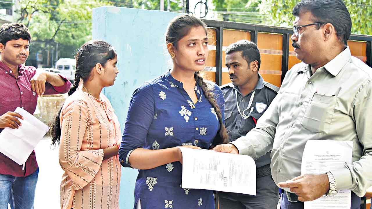 Group- 1 Prelims |  పరీక్ష సజావుగా.. ప్రశ్నలు కఠినంగా.. గ్రూప్‌-1 ప్రిలిమ్స్‌కు 61.37 శాతం మంది హాజరు