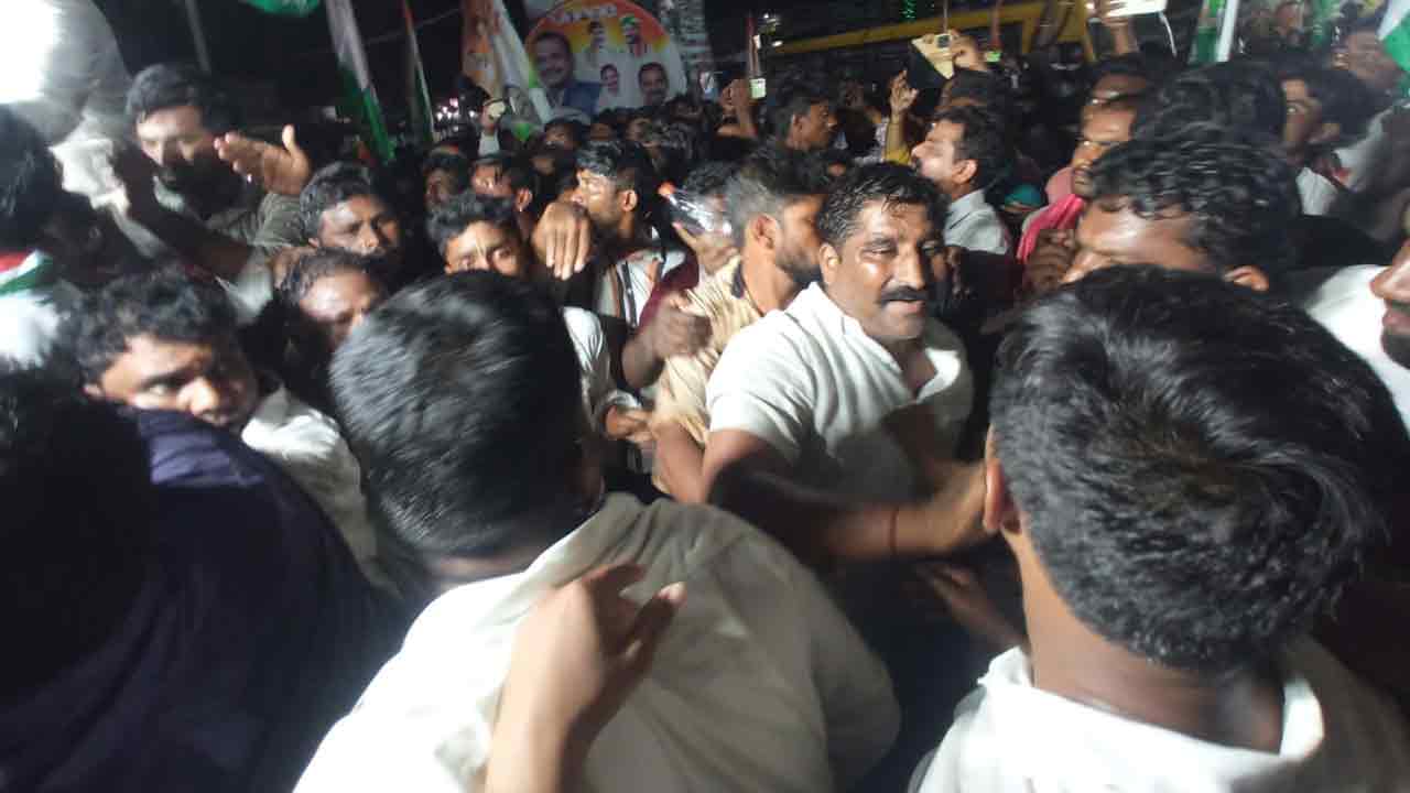 భట్టి పాదయాత్రలో లొల్లి లొల్లి