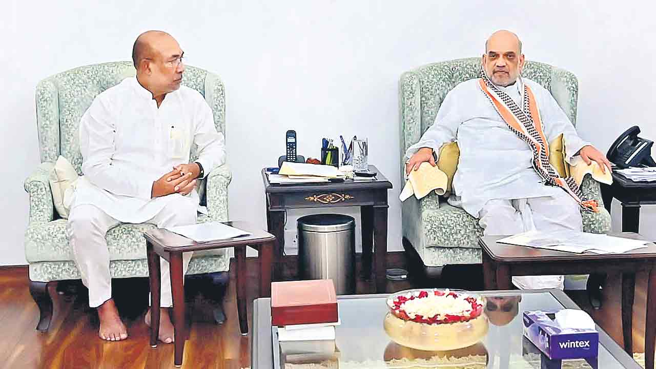 Manipur |  అల్లర్లతో అట్టుడుకుతున్న మణిపూర్‌.. రాష్ట్రంలో సాధారణ పరిస్థితులు నెలకొల్పామని చెబుతున్న కేంద్రంలోని బీజేపీ