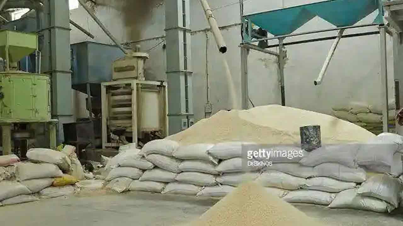 సీఎమ్మార్‌ ఇవ్వని రైస్‌ మిల్లర్లకు 25% పెనాల్టీ