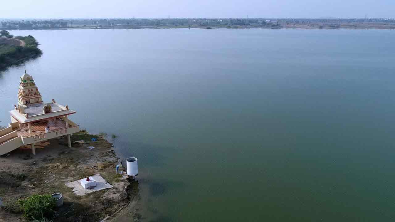 చెక్కు చెదరని చెరువులు