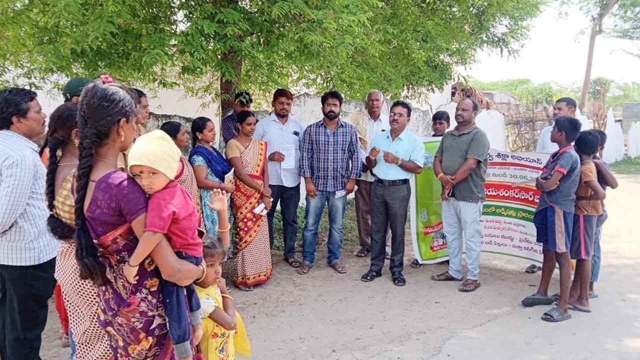 సర్కారు స్కూళ్లకు క్యూ