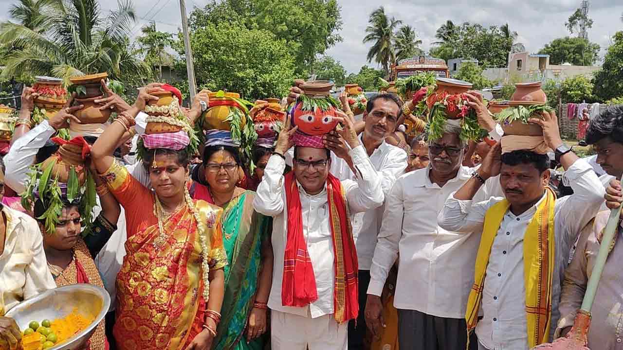 తెలంగాణ సంప్రదాయానికి ప్రతీక బోనాలు