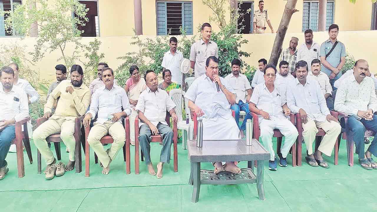 విద్యతోపాటు క్రమశిక్షణా అవసరం