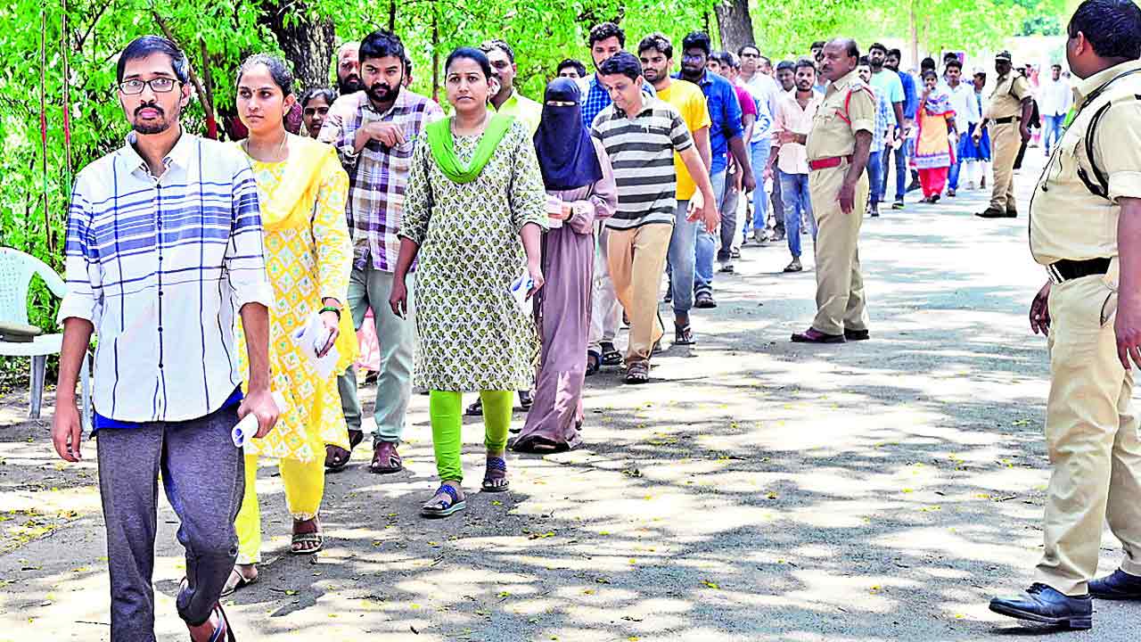 ప్రశాంతంగా గ్రూప్‌-1 ప్రిలిమ్స్‌