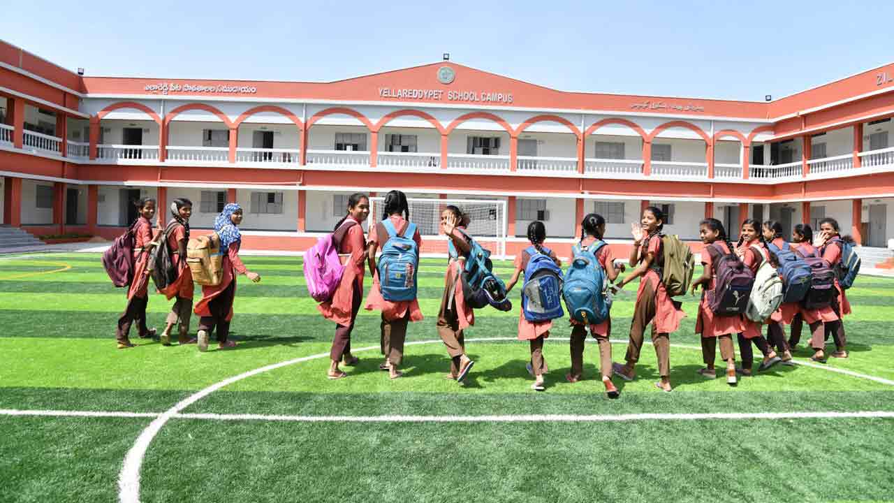Yellareddypet school |  కార్పొరేట్‌కు దీటుగా ఎల్లారెడ్డిపేట బడి