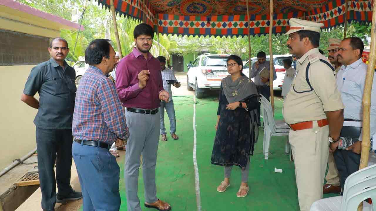 ఈవీఎంలను క్షుణ్ణంగా తనిఖీ చేయాలి