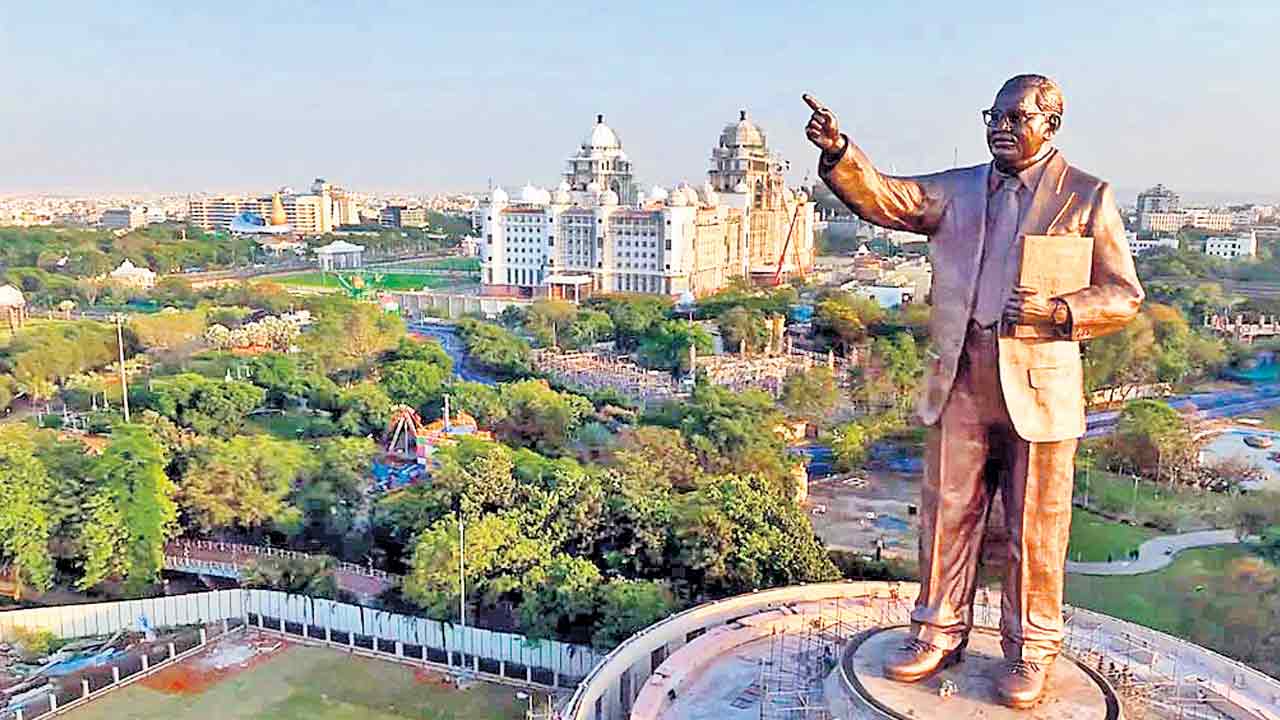 త్రీ మార్క్స్‌ తీన్‌ మార్‌…