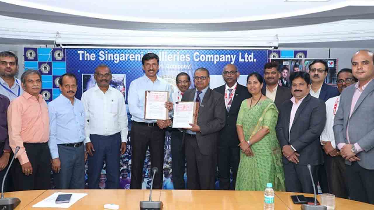 సింగరేణి కార్మికులకు 55 లక్షల బీమా